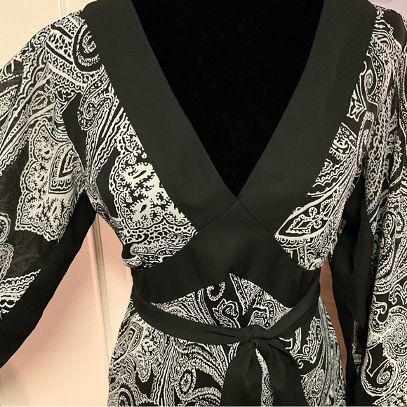 Paisley Tie-Waist Kimono Top B&W Bell Sleeve Asian Inspired - Picture 7 of 12